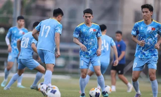 U22 Việt Nam tập buổi đầu tại Thái Lan: Văn Khang không áp lực với băng đội trưởng