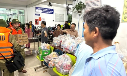 Nước lũ tấn công Bệnh viện Đa khoa khu vực Quảng Nam cuối tháng 10/2025