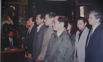 Ông Vũ Ngọc Hải ra tòa mồng 6 tháng Giêng năm Dậu 1993 Ảnh: XB 