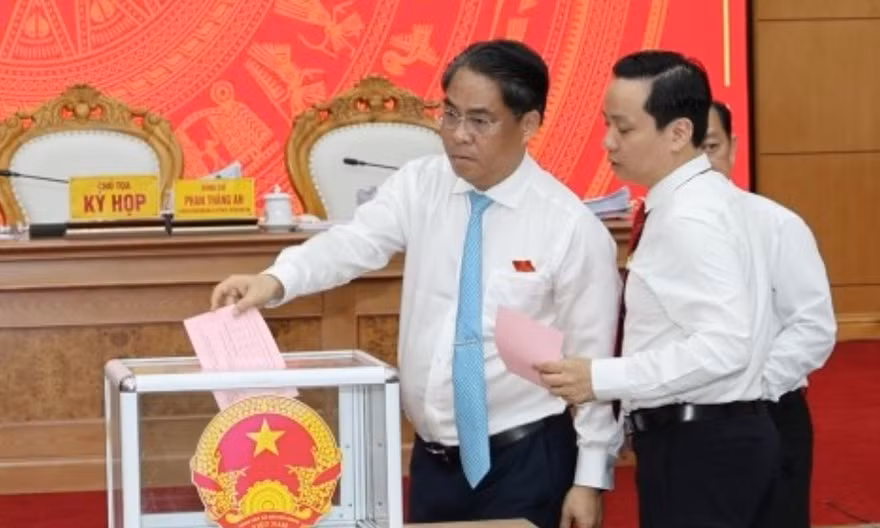 HĐND tỉnh Cao Bằng bầu, miễn nhiệm nhiều Ủy viên UBND tỉnh