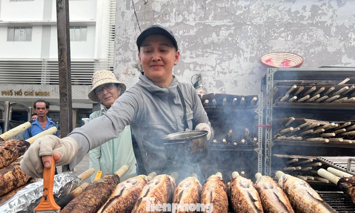 TPHCM: Phố cá lóc tấp nập khách mua cúng Vía Thần tài 