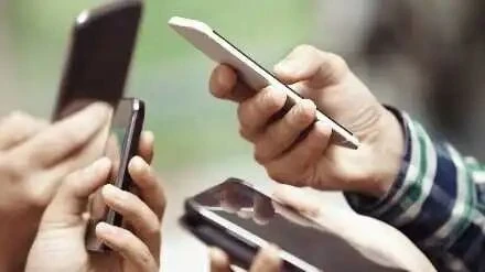 Điện thoại di động bước vào kỷ nguyên 'giá trên trời'