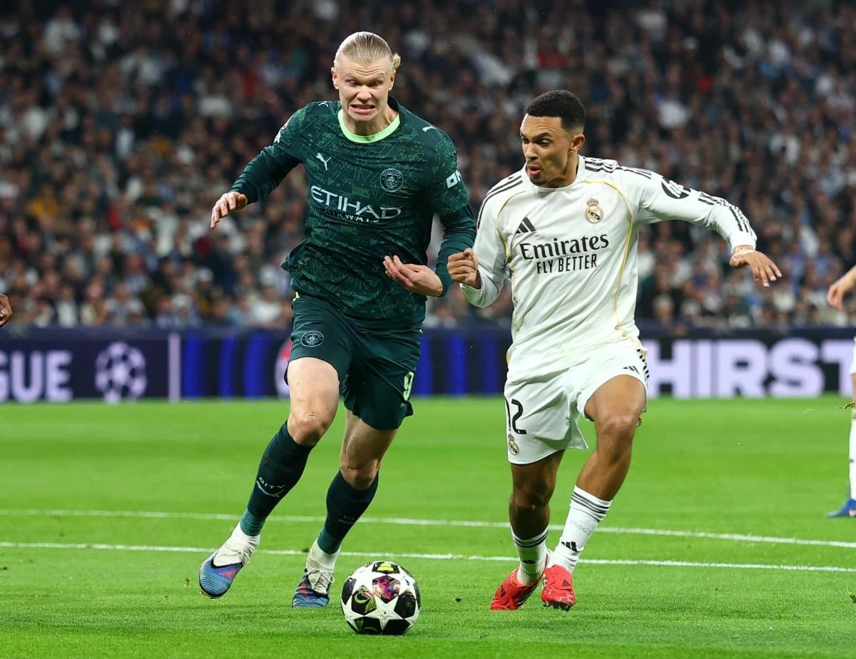 Man City thảm bại 0-3.