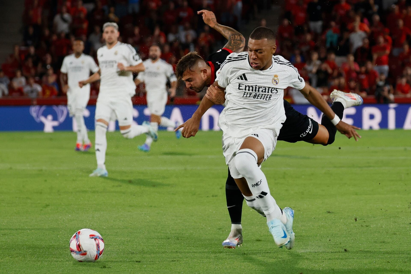 Mallorca là "con mồi ưa thích" của Real Madrid. nhan-dinh-bong-da-real-madrid-vs-mallorca-khong-bo-cuoc-24640.jpg