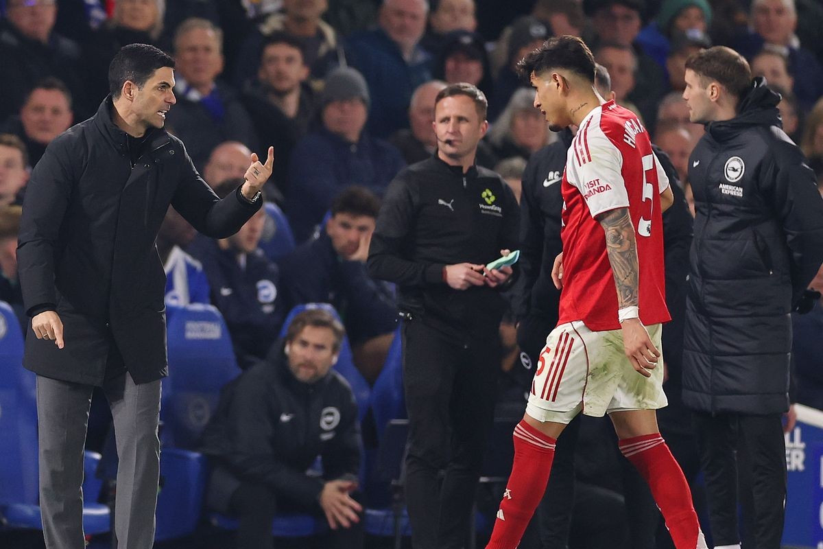 Lời qua tiếng lại giữa Fabian Hurzeler và Mikel Arteta.