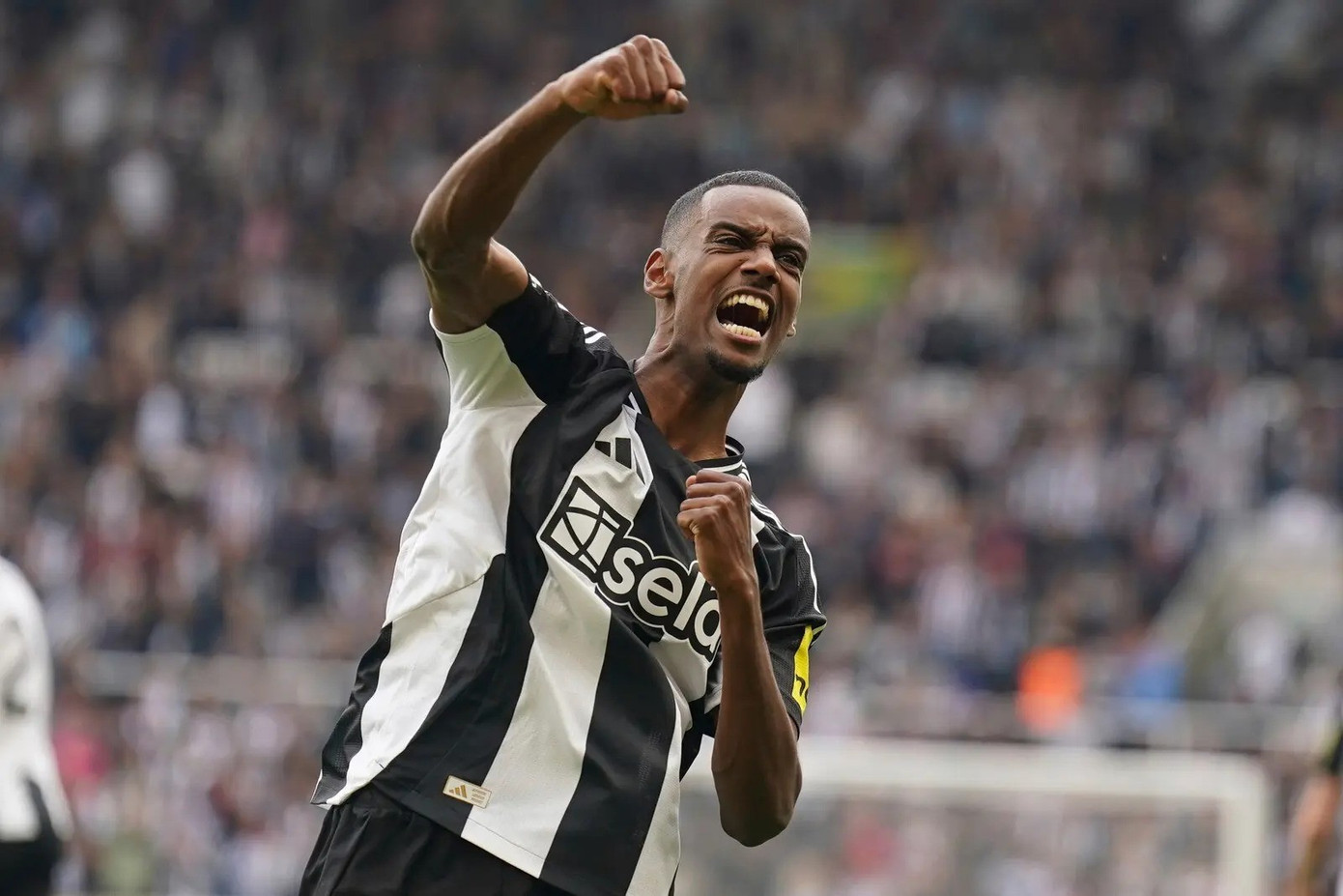 Isak កំពុងជំរុញឱ្យ Newcastle ផ្លាស់ទៅ Liverpool នៅរដូវក្តៅនេះ។ isak-liverpool.jpg