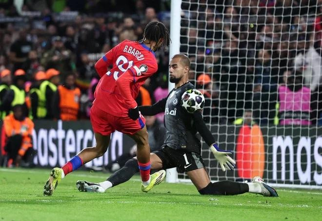 PSG tiếp tục hủy diệt Chelsea.