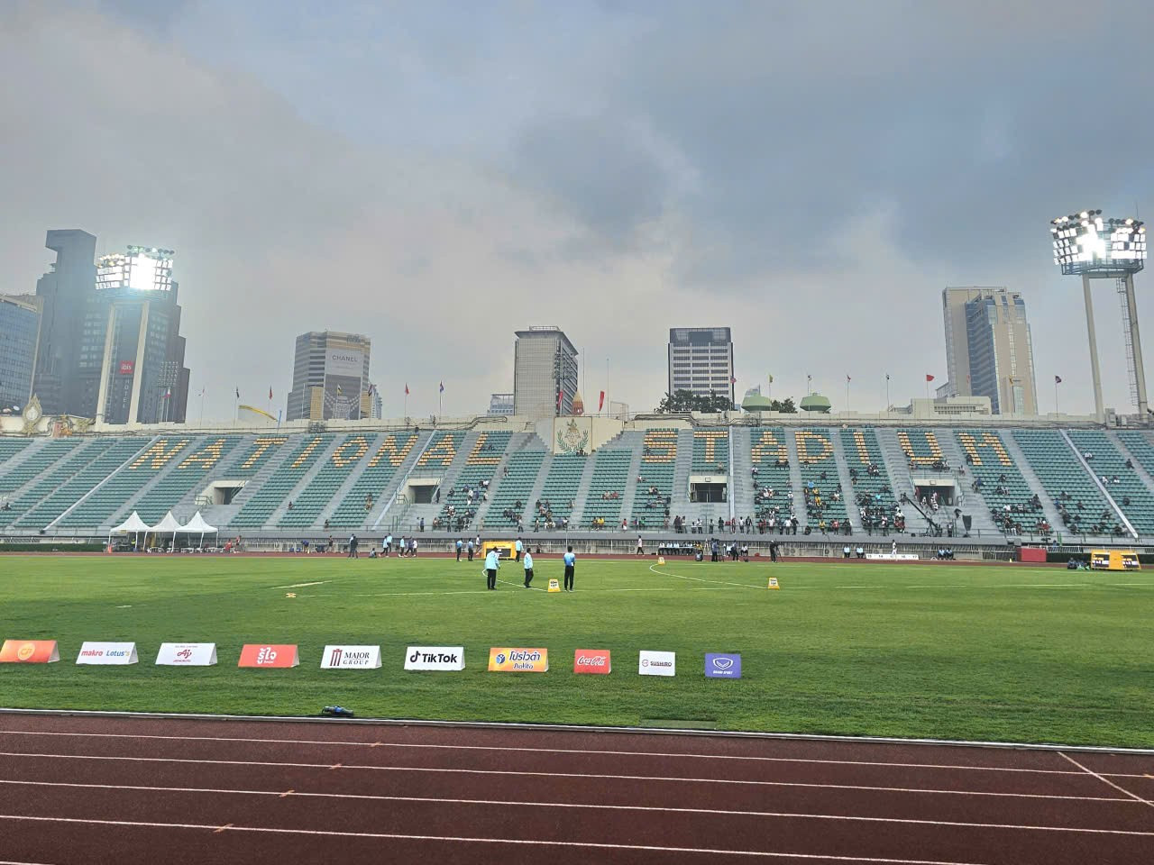 Атмосфера на стадіоні «Супхачаласай», Бангкок. (Фото: Май Лоан) z7316170240192-5795099384e8f456430204bbc88e6d29.jpg