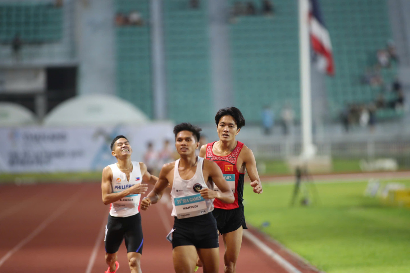 Луонг Дик Фуок виборов бронзову медаль у чоловічому забігу на 1500 метрів. Фото: Май Лоан po.jpg