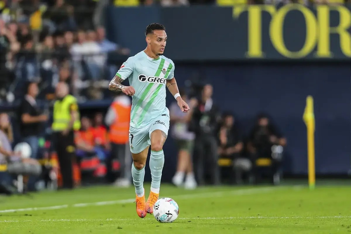 Antony vuela alto con el Real Betis. antony3.jpg