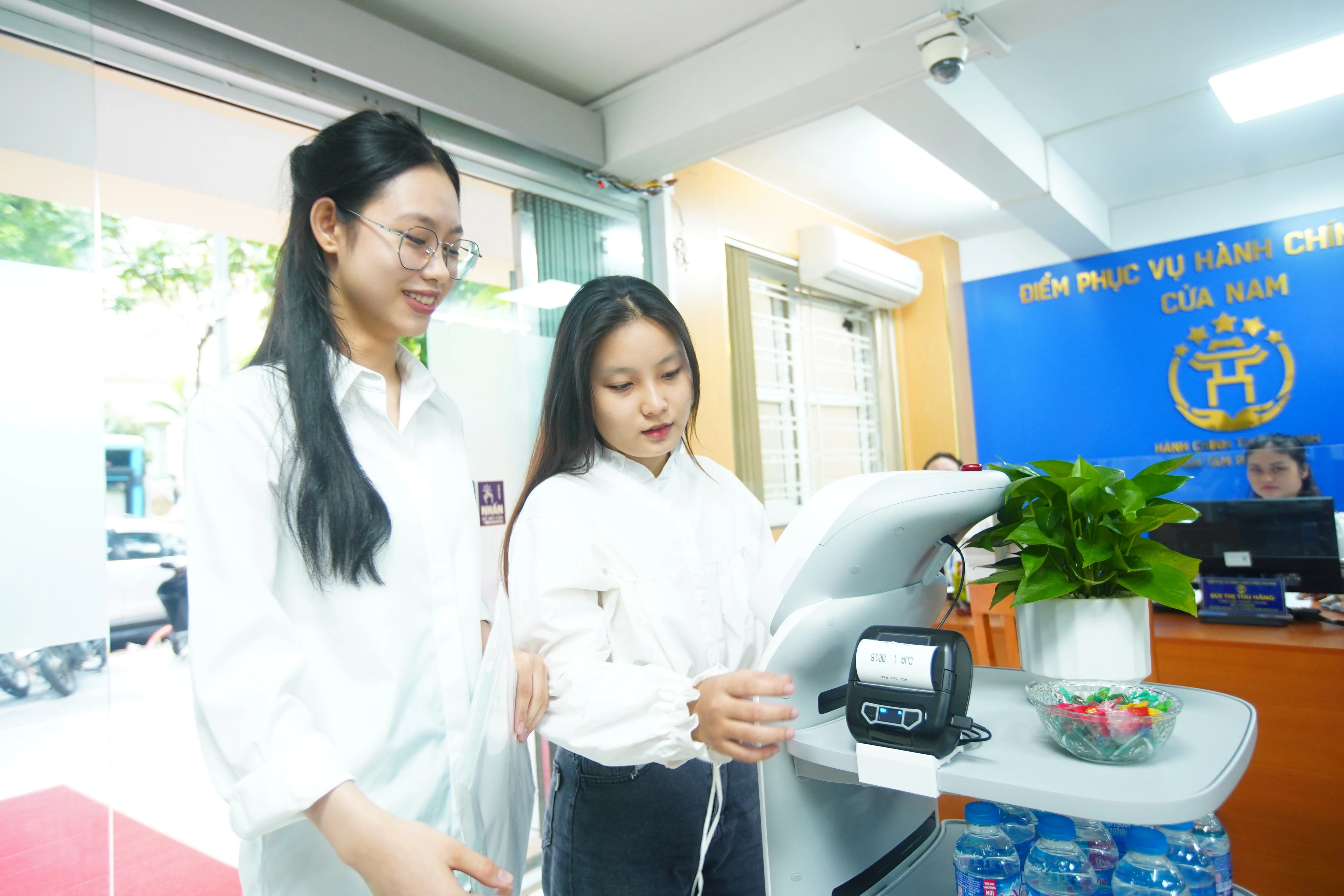 Phường Cửa Nam: Điểm sáng chuyển đổi số với robot AI và thu ngân sách vượt dự toán