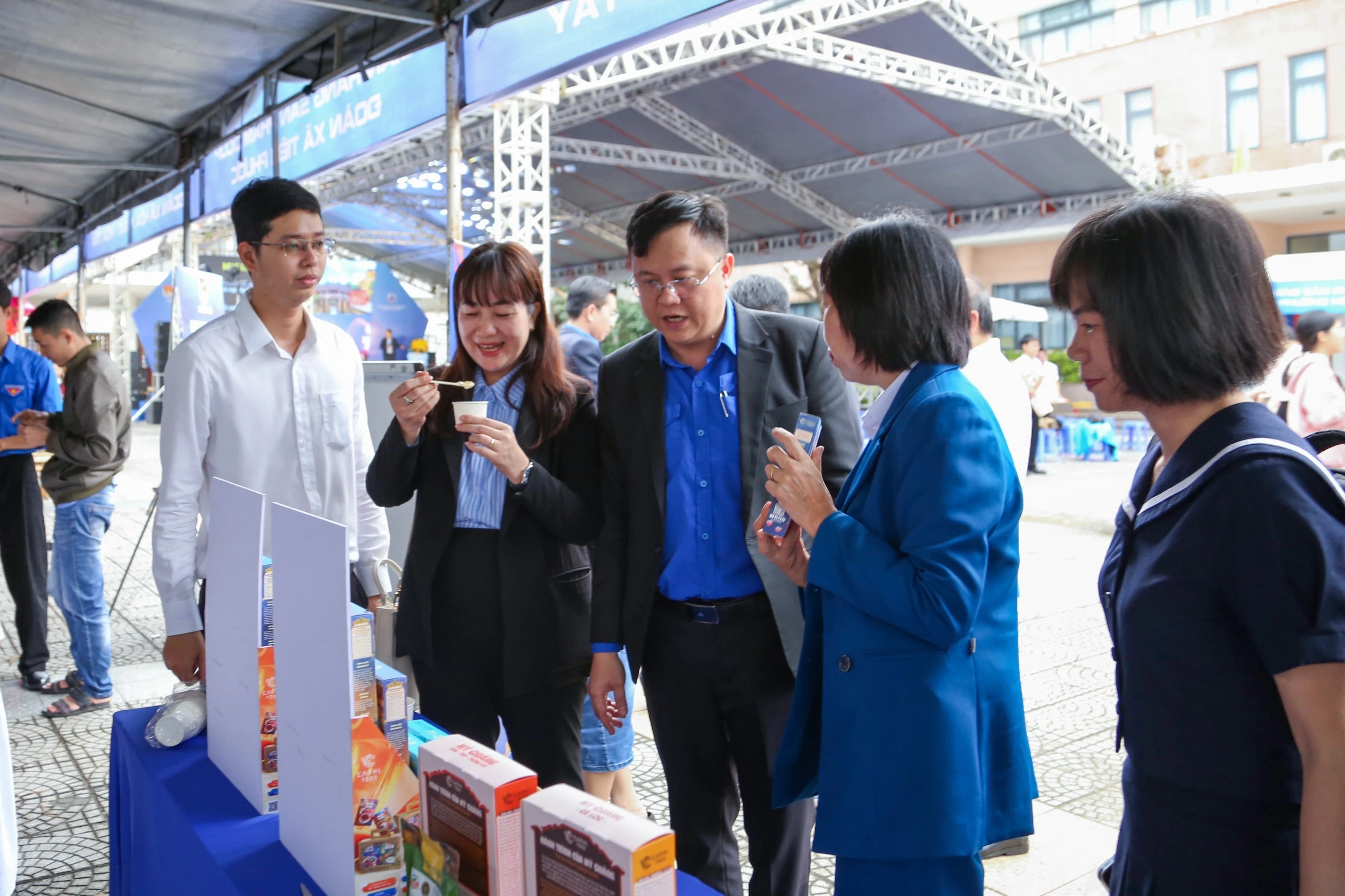 Khởi nghiệp từ nỗi nhớ gánh chè thế kỷ: Đóng gói đặc sản Hội An vươn ra thế giới