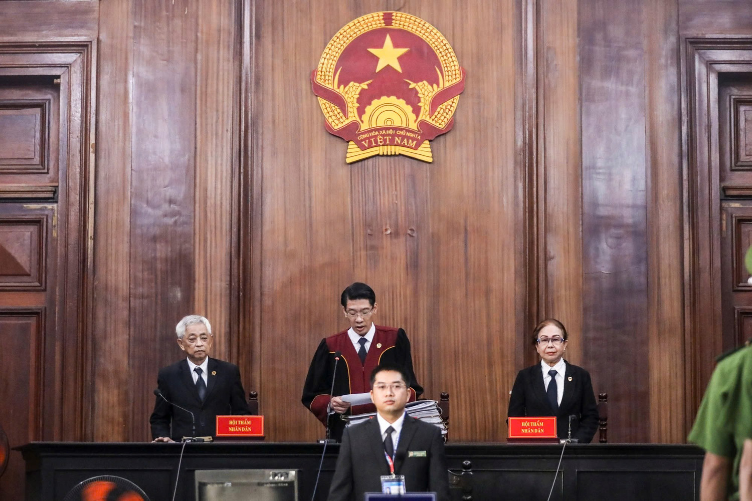 Hoa hậu Thùy Tiên bị tuyên phạt 2 năm tù