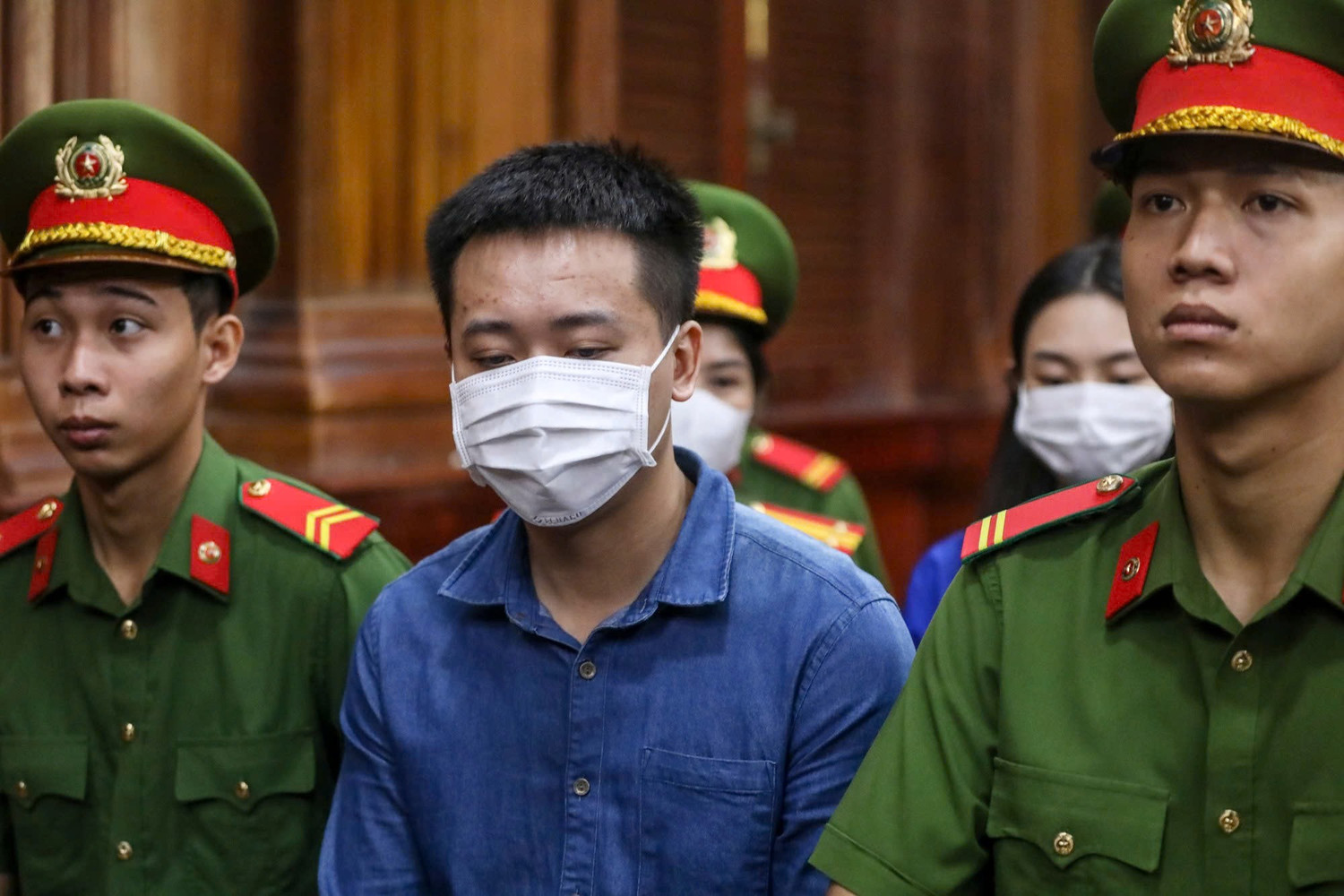 Hoa hậu Thùy Tiên bị tuyên phạt 2 năm tù