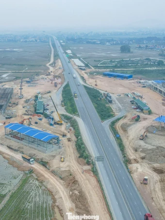 Cảnh đối lập trên các dự án trạm dừng nghỉ qua các tỉnh miền Trung