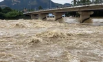 Nước lũ trên sống Cái Nha Trang đang lên rất cao.