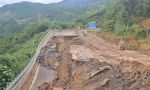 Đèo Khánh Lê nối Nha Trang - Đà Lạt sạt lở khắp nơi, khi nào mới thông xe?