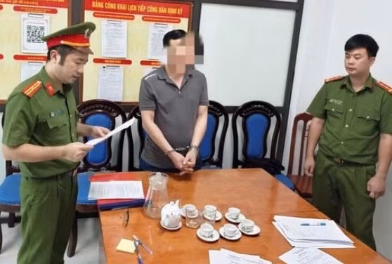 Cựu cán bộ Ủy ban Kiểm tra Tỉnh ủy Hòa Bình bị bắt vì lừa 'chạy việc'