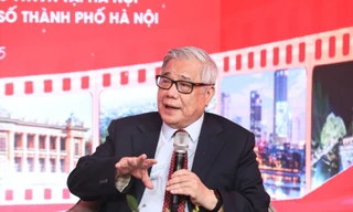 GS.TSKH Vũ Minh Giang, Phó Chủ tịch Hội Khoa học Lịch sử Việt Nam, Ủy viên Hội đồng Di sản Văn hóa Quốc gia trao đổi tại Toạ đàm.