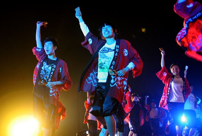 Các bạn trẻ Việt Nam nhảy Yosakoi của Nhật Bản trong chương trình sinh viên. Ảnh: Xuân Tùng