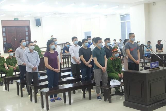 Các bị cáo tại tòa sơ thẩm.