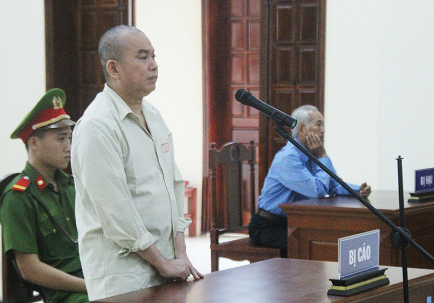 Bị cáo Vi Văn Phượng tại tòa.