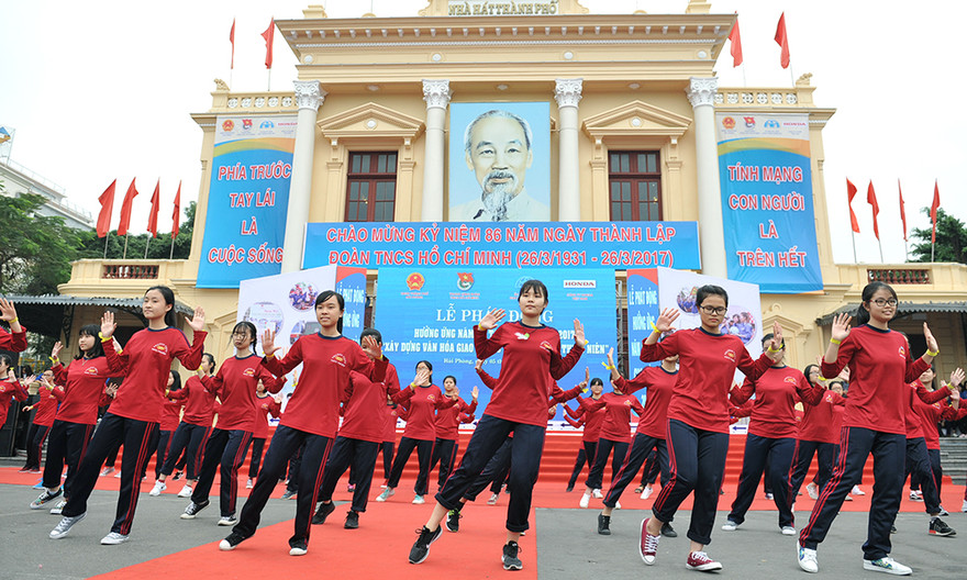 Các đội đã mang đến những màn dân vũ có chủ đề an toàn giao thông ý nghĩa