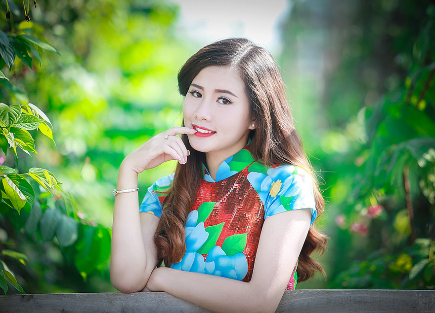 Thiếu nữ Hà thành duyên dáng với tà áo dài 