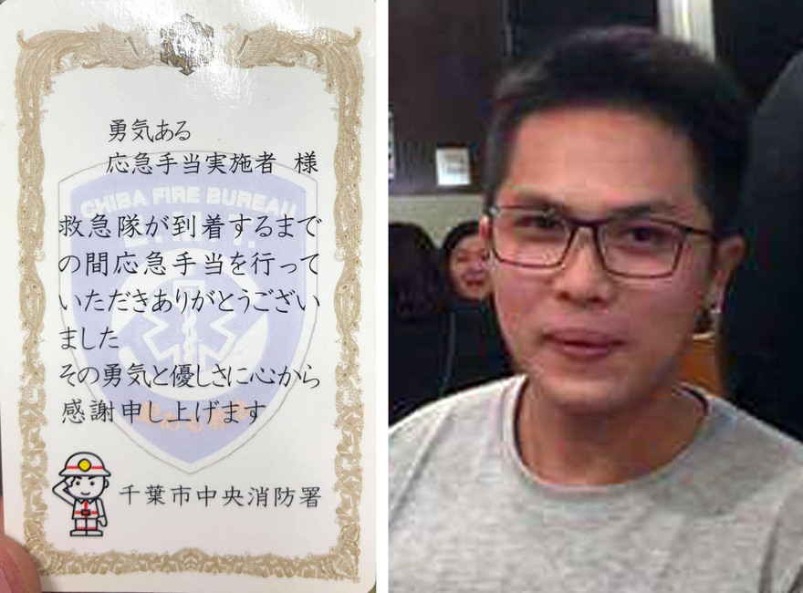 Lại Thế Tuấn và tấm thẻ được khen tặng. Ảnh: NVCC