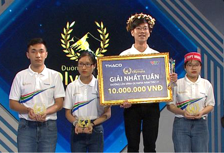 Mạnh Dũng giành vòng nguyệt quế cuộc thi. Ảnh: FBCT