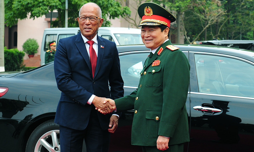 Bộ trưởng Quốc phòng Philippines thăm chính thức Việt Nam