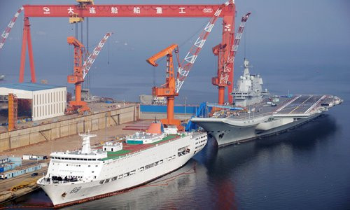 Tàu sân bay thứ hai của Trung Quốc đang neo đậu tại cảng Đại Liên