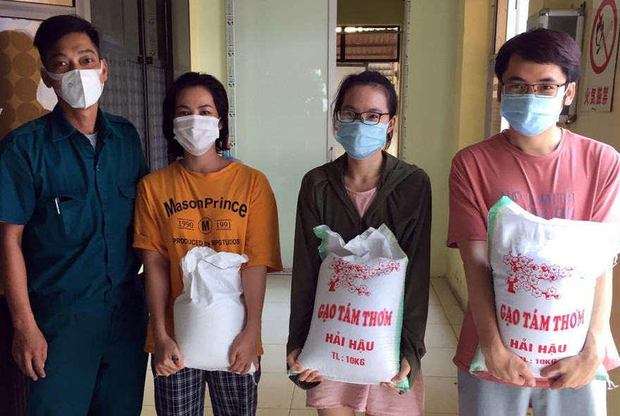 Hỗ trợ tiền cho học sinh, sinh viên đầu năm học mới trong dịch COVID-19