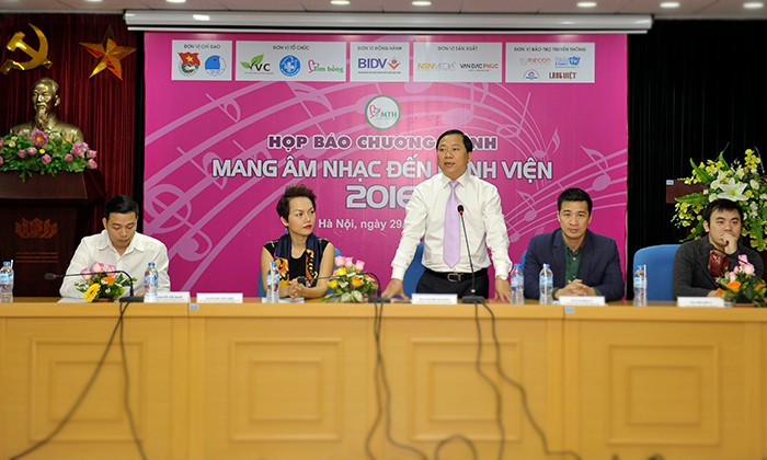 Anh Nguyễn Phi Long, Bí thư T.Ư Đoàn, Chủ tịch T.Ư Hội LHTN Việt Nam chia sẻ tại chương trình họp báo