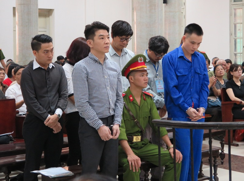 Các bị cáo tại tòa.