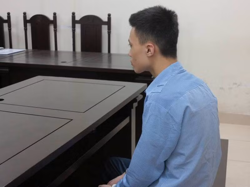 Nguyễn Phi Hùng tại tòa.