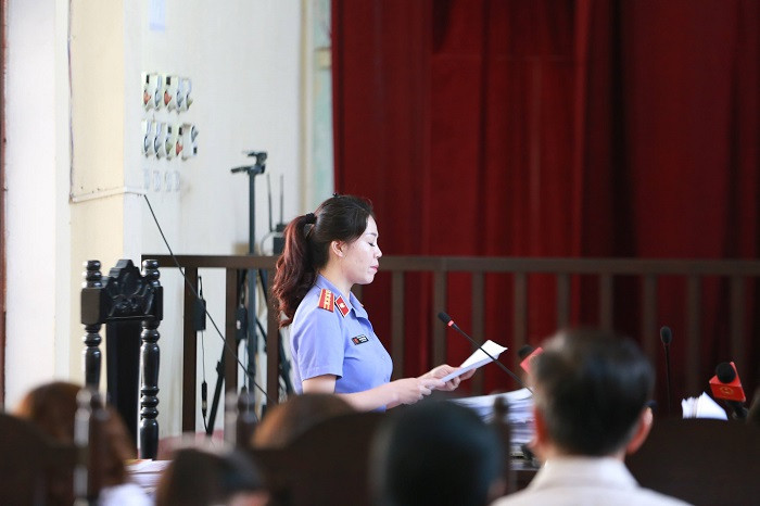 Kiểm sát viên nêu quan điểm và mức án đề nghị.