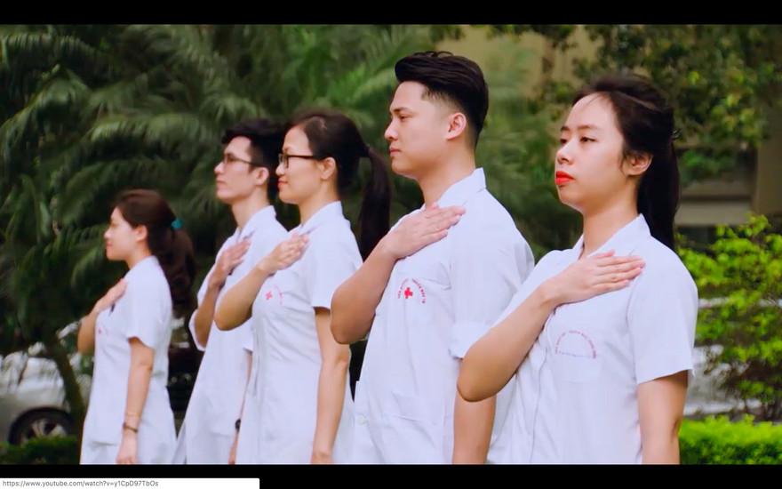 Y bác sĩ thể hiện vũ điệu đánh bay Corona