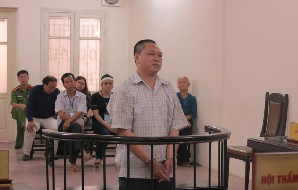 Trịnh Văn Sơn trước vành móng ngựa.