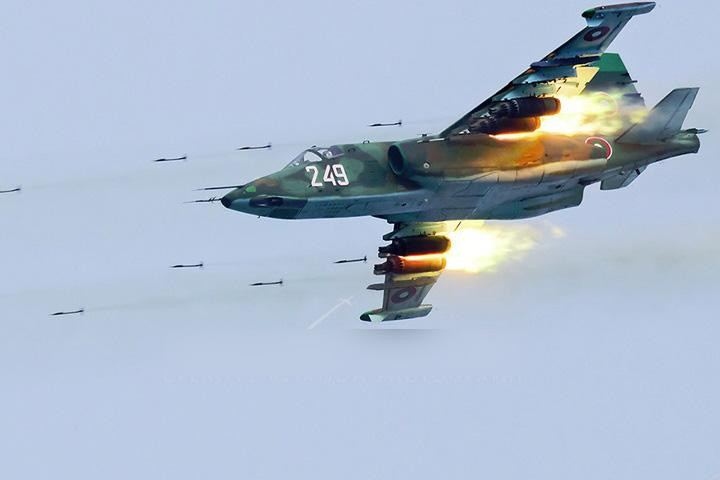 Máy bay phản lực cường kích Su-25