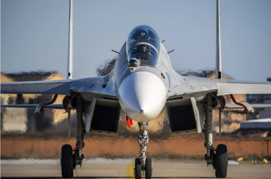 Xuất khẩu vũ khí của Trung Quốc đã giảm trong 5 năm qua. Trong ảnh: Một chiến đấu cơ J-11 do Trung Quốc sản xuất