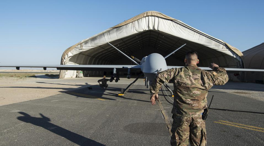 Mặc dù Reaper có thể được điều khiển qua vệ tinh từ Căn cứ Không quân Creech ở bang Nevada, Mỹ, việc cất cánh và hạ cánh được thực hiện bởi một phi hành đoàn trên mặt đất tại khu vực chiến trường. 