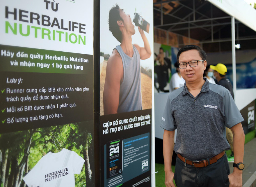 Ông Vũ Văn Thắng cùng vợ sẽ là cùng thi tài trên đường chạy Tiền Phong Marathon 2021. Ảnh: Xuân Tùng