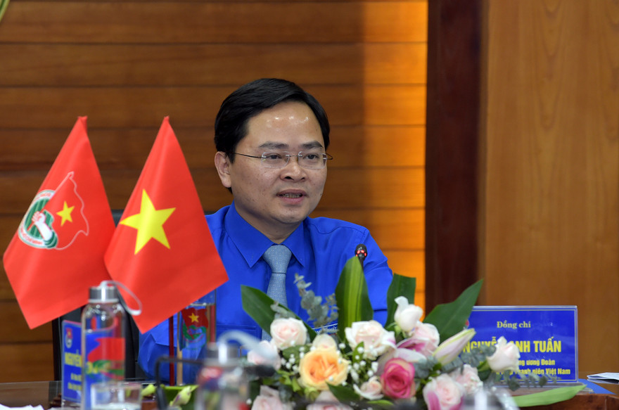 Bí thư thứ nhất T.Ư Đoàn Nguyễn Anh Tuấn tại buổi hội đàm trực tuyến. Ảnh: Xuân Tùng