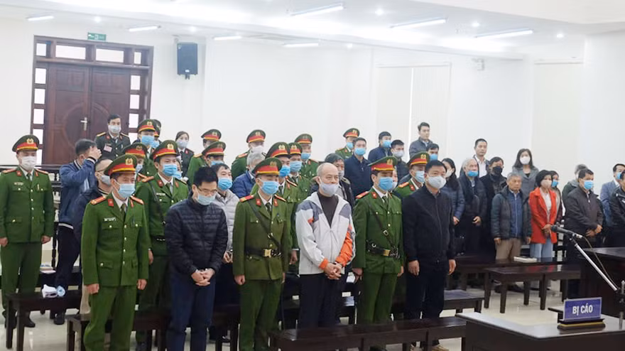 Toàn cảnh phiên toà