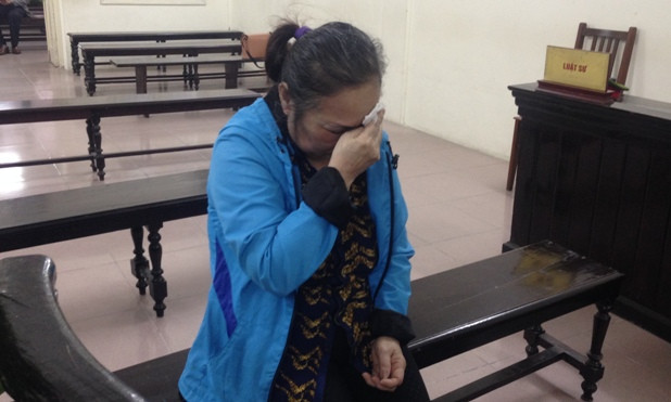 Ngô Thị Liệu bật khóc tại toà.