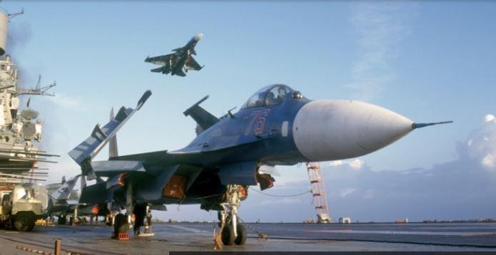 Máy bay chiến đấu Su-33 trên Tàu sân bay Đô đốc Kuznetsov của Nga
