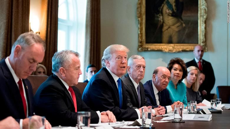 Sẽ có người ở kẻ đi trong chính quyền Trump. Ảnh: AP