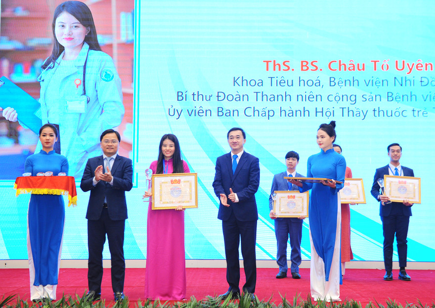 Vinh danh 10 thầy thuốc trẻ Việt Nam tiêu biểu năm 2020