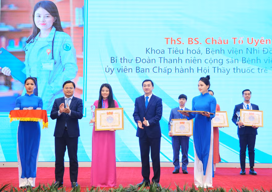 Vinh danh 10 thầy thuốc trẻ Việt Nam tiêu biểu năm 2020